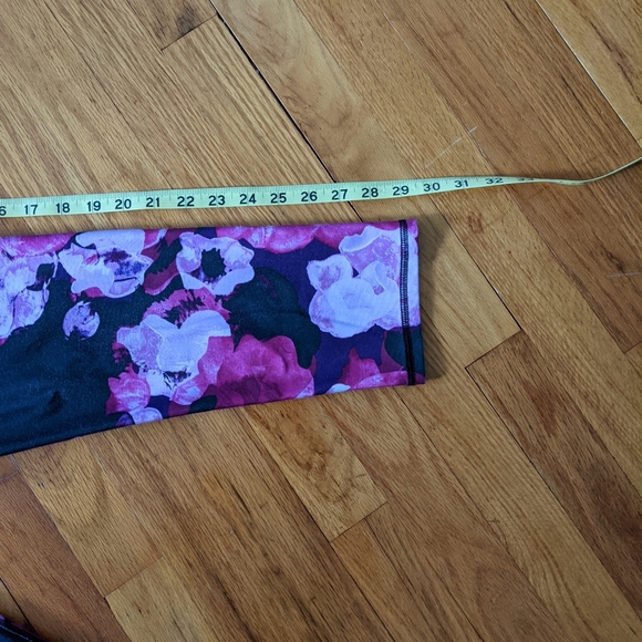 Fabletics Mid Rise Printed Powerhold Leggings - Picture 9 of 9
